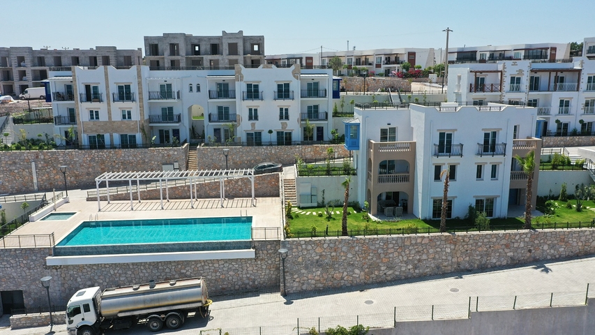 Fertige Residenz mit Panoramablick auf das Meer.
