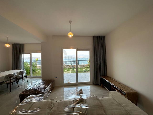 Fertige Residenz mit Panoramablick auf das Meer.