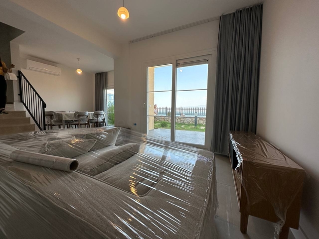 Fertige Residenz mit Panoramablick auf das Meer.