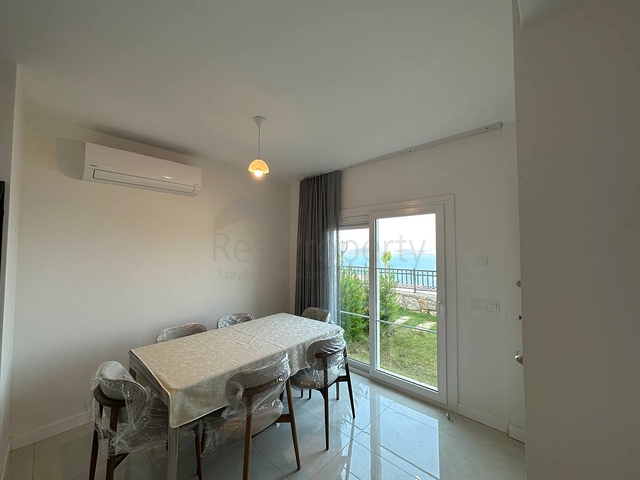 Fertige Residenz mit Panoramablick auf das Meer.