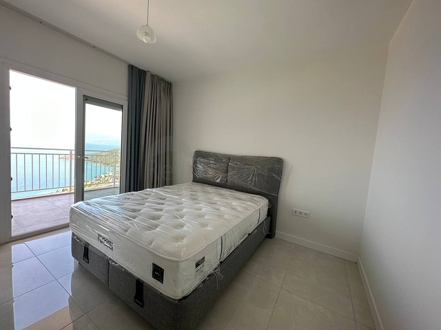 Fertige Residenz mit Panoramablick auf das Meer.