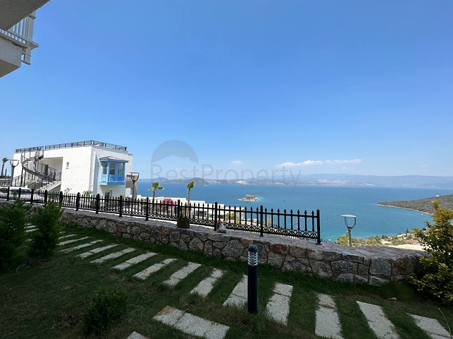 Fertige Residenz mit Panoramablick auf das Meer.