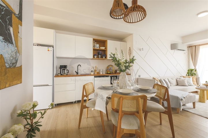 Der Komplex befindet sich in der Endphase des Baus, 150 Meter vom Meer entfernt