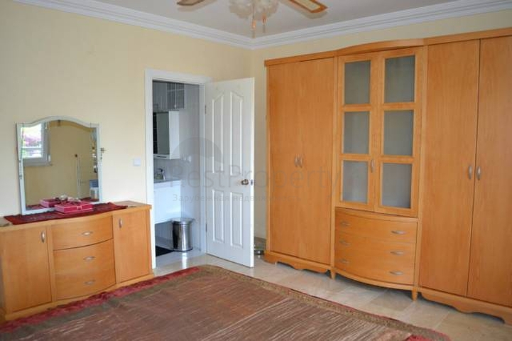 Möblierte Wohnung in einem schönen Komplex in Mahmutlar zu vermieten