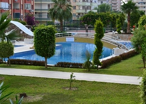 Möblierte Wohnung in einem schönen Komplex in Mahmutlar zu vermieten