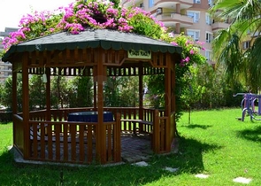 Möblierte Wohnung in einem schönen Komplex in Mahmutlar zu vermieten