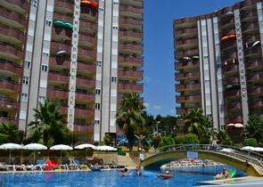 Möblierte Wohnung in einem schönen Komplex in Mahmutlar zu vermieten