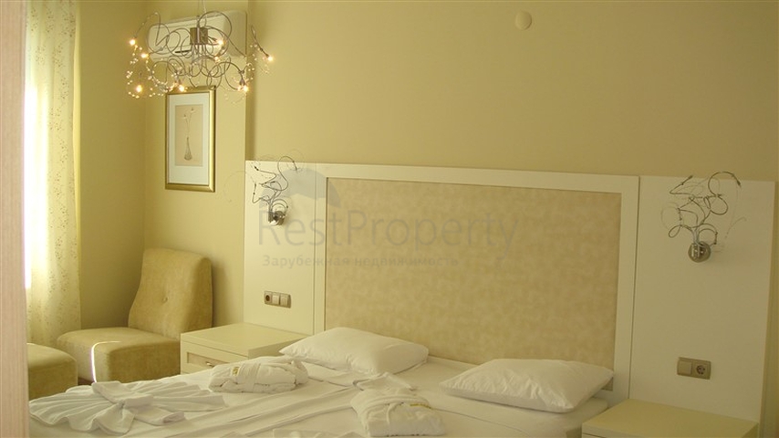 Geräumige Wohnung mit Möbeln und Geräten