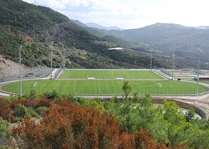 Geräumige Wohnung mit Möbeln und Geräten