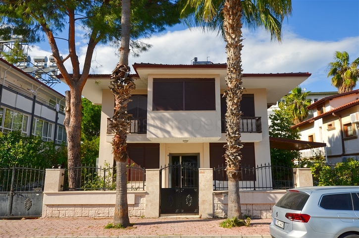 Villa mit 5+1 Grundrissen in Kemer - Antalya 