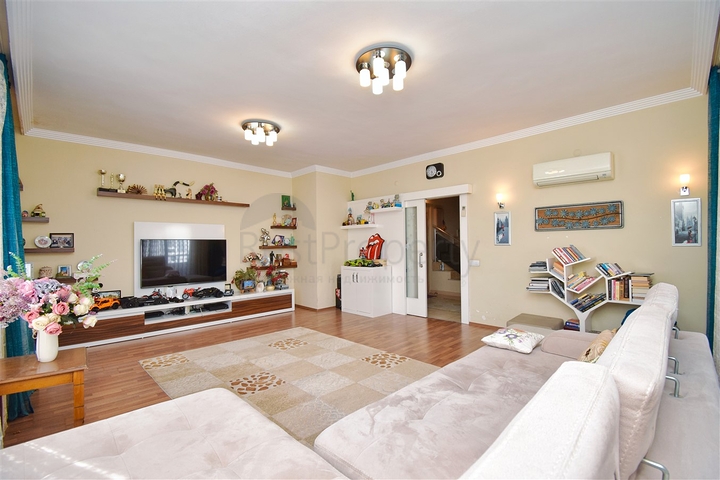 Wohnung mit 5+1 Doppelhaushälfte in Meidankavagy - Antalya 