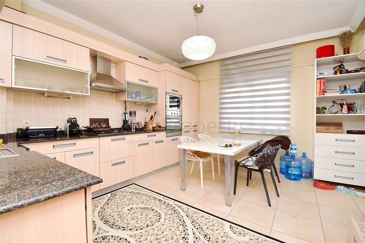 Wohnung mit 5+1 Doppelhaushälfte in Meidankavagy - Antalya 