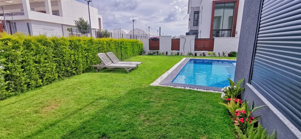 Villa mit 5+1 Grundriss in Side Antalya 