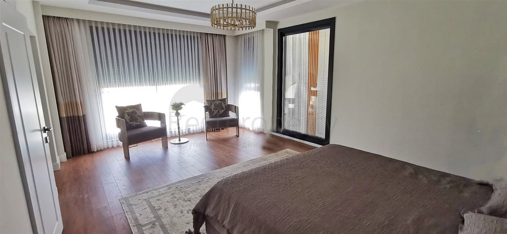 Villa mit 5+1 Grundriss in Side Antalya 