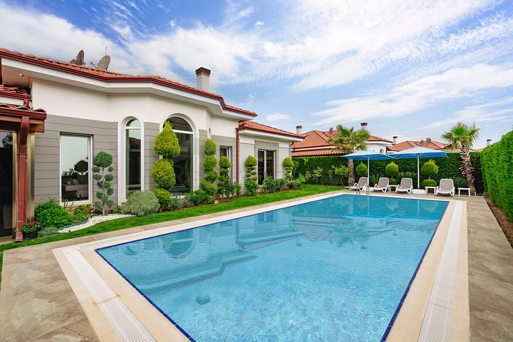 Villa mit 4+2 Grundrissen in der Region Doshemealty - Antalya 