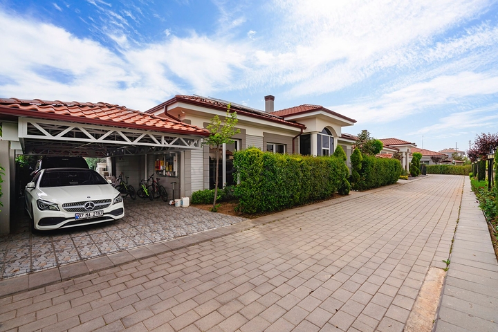 Villa mit 4+2 Grundrissen in der Region Doshemealty - Antalya 