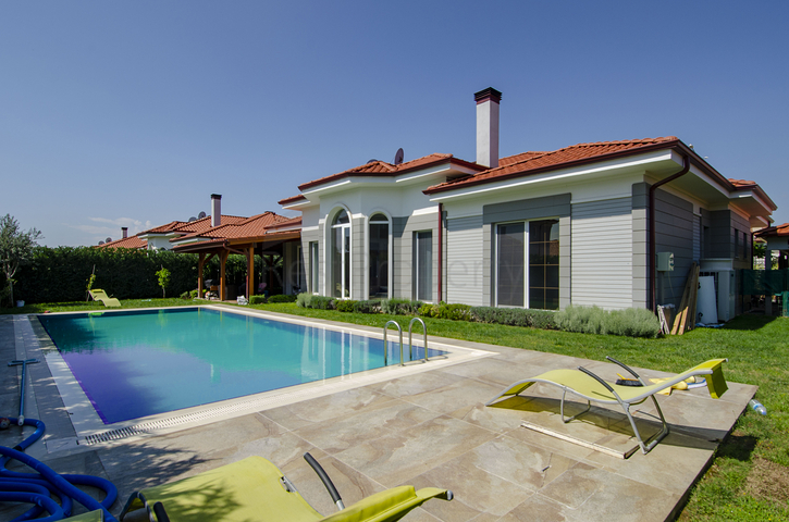 Villa mit 4+2 Grundrissen in der Region Doshemealty - Antalya 