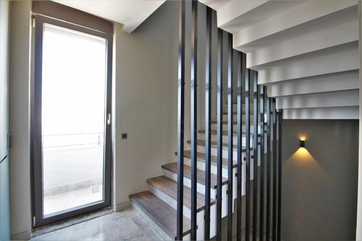 Villa mit 6+1 Grundriss in der Wohngegend Güzeloba - Antalya