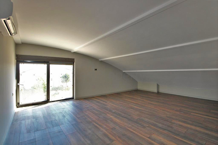 Villa mit 6+1 Grundriss in der Wohngegend Güzeloba - Antalya