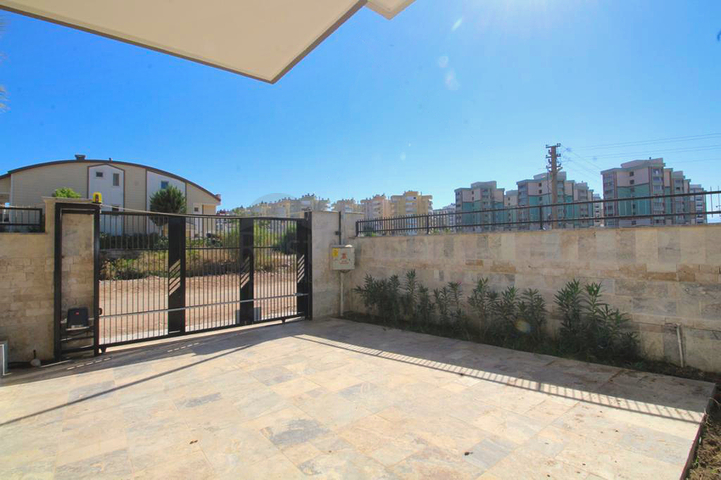 Villa mit 6+1 Grundriss in der Wohngegend Güzeloba - Antalya