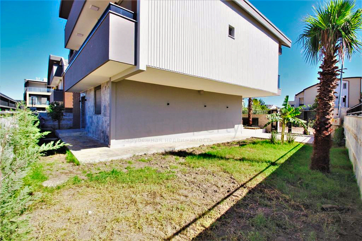 Villa mit 6+1 Grundriss in der Wohngegend Güzeloba - Antalya