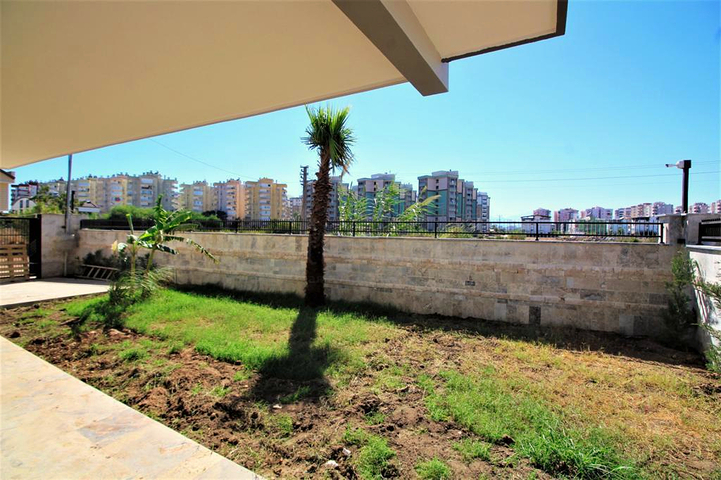 Villa mit 6+1 Grundriss in der Wohngegend Güzeloba - Antalya