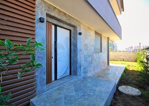 Villa mit 6+1 Grundriss in der Wohngegend Güzeloba - Antalya