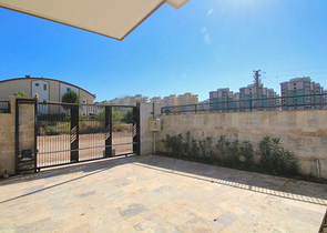 Villa mit 6+1 Grundriss in der Wohngegend Güzeloba - Antalya