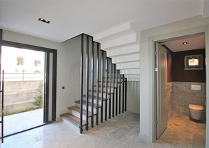 Villa mit 6+1 Grundriss in der Wohngegend Güzeloba - Antalya