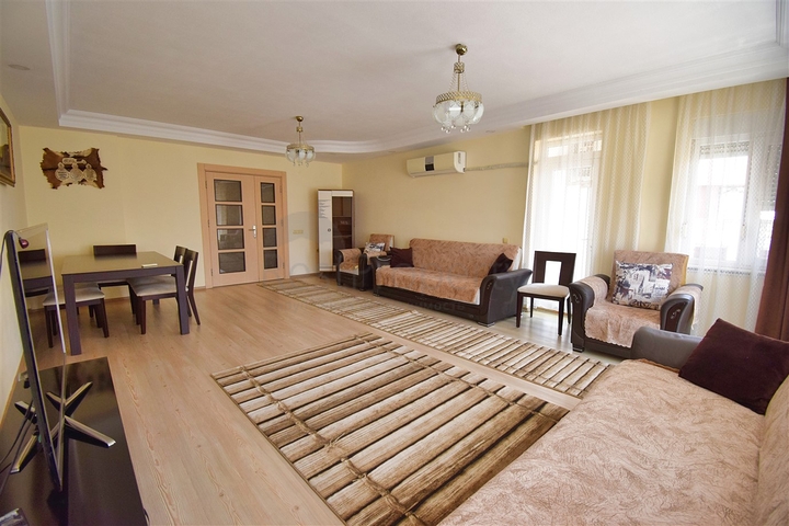 Wohnung mit 6+2 Doppelhaushälfte im Zentrum von Antalya 