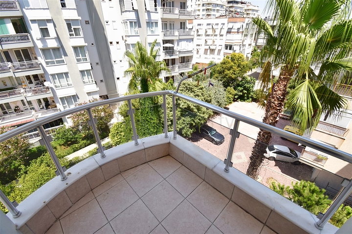 Wohnung mit 6+2 Doppelhaushälfte im Zentrum von Antalya 