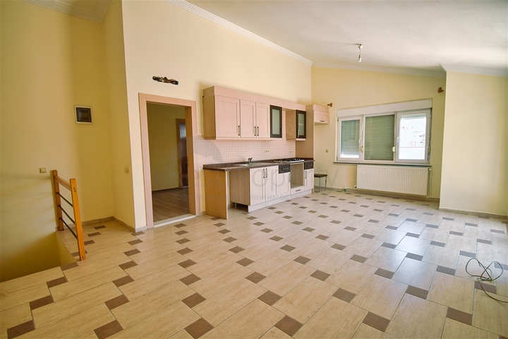 Wohnung mit 6+2 Doppelhaushälfte im Zentrum von Antalya 