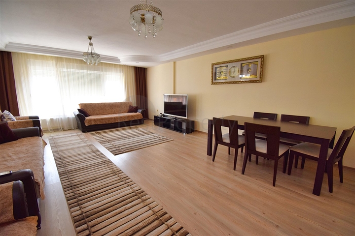 Wohnung mit 6+2 Doppelhaushälfte im Zentrum von Antalya 