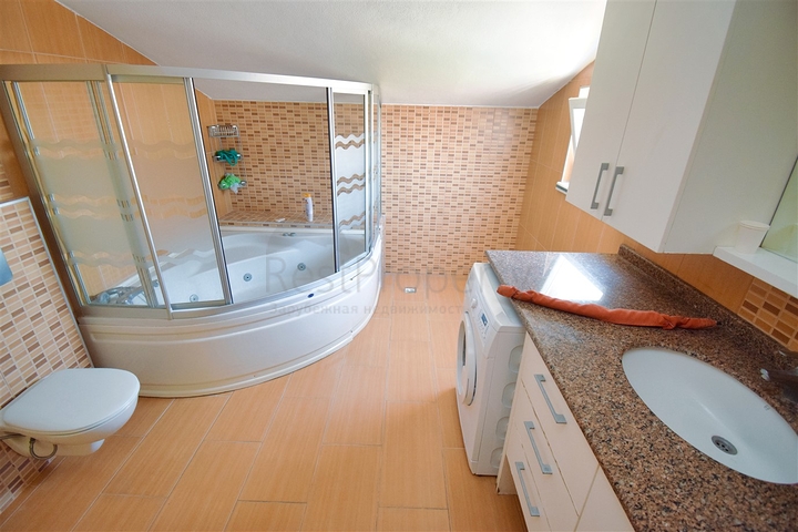 Wohnung mit 6+2 Doppelhaushälfte im Zentrum von Antalya 