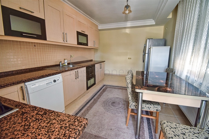 Wohnung mit 6+2 Doppelhaushälfte im Zentrum von Antalya 