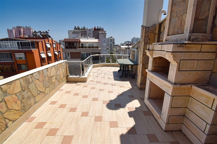 Wohnung mit 6+2 Doppelhaushälfte im Zentrum von Antalya 