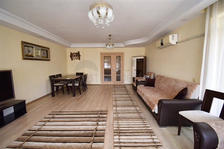 Wohnung mit 6+2 Doppelhaushälfte im Zentrum von Antalya 