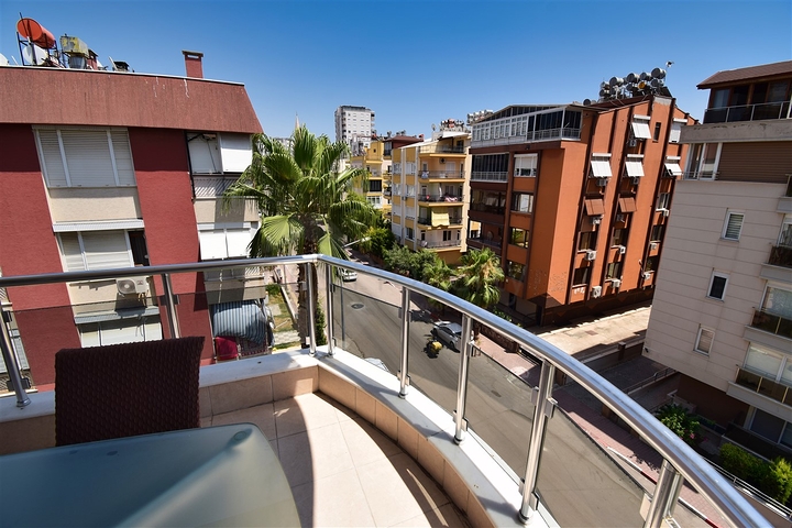 Wohnung mit 6+2 Doppelhaushälfte im Zentrum von Antalya 