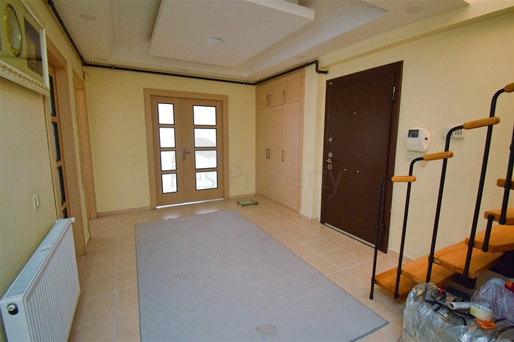 Wohnung mit 6+2 Doppelhaushälfte im Zentrum von Antalya 