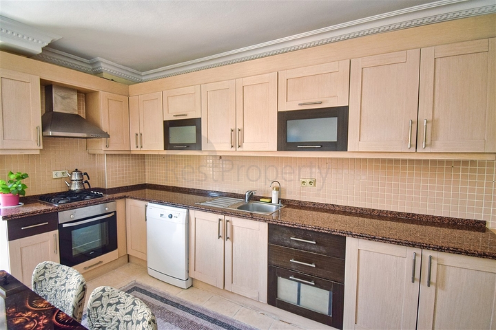 Wohnung mit 6+2 Doppelhaushälfte im Zentrum von Antalya 