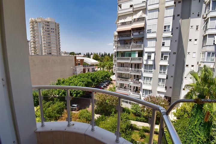 Wohnung mit 6+2 Doppelhaushälfte im Zentrum von Antalya 