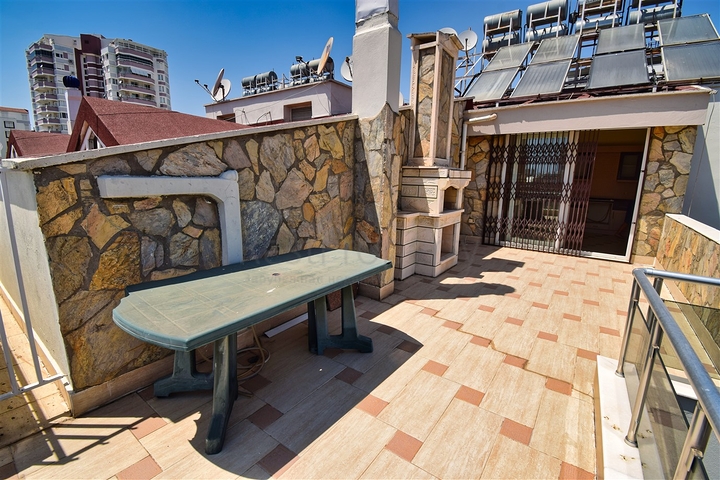 Wohnung mit 6+2 Doppelhaushälfte im Zentrum von Antalya 