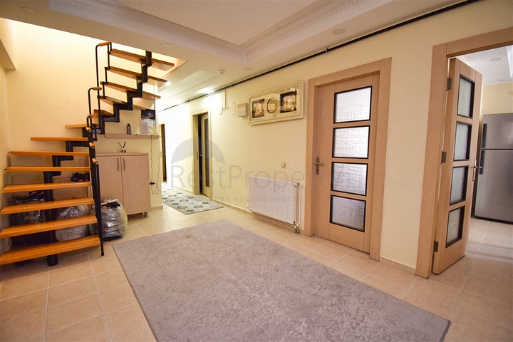 Wohnung mit 6+2 Doppelhaushälfte im Zentrum von Antalya 