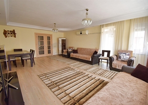 Wohnung mit 6+2 Doppelhaushälfte im Zentrum von Antalya 