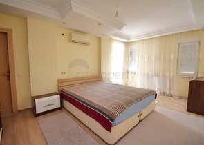 Wohnung mit 6+2 Doppelhaushälfte im Zentrum von Antalya 