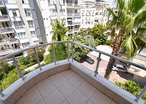 Wohnung mit 6+2 Doppelhaushälfte im Zentrum von Antalya 