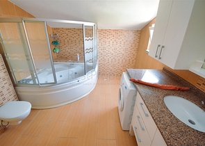 Wohnung mit 6+2 Doppelhaushälfte im Zentrum von Antalya 