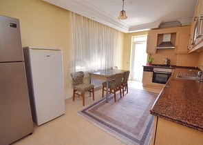 Wohnung mit 6+2 Doppelhaushälfte im Zentrum von Antalya 