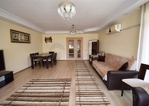 Wohnung mit 6+2 Doppelhaushälfte im Zentrum von Antalya 