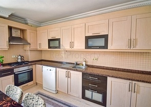 Wohnung mit 6+2 Doppelhaushälfte im Zentrum von Antalya 